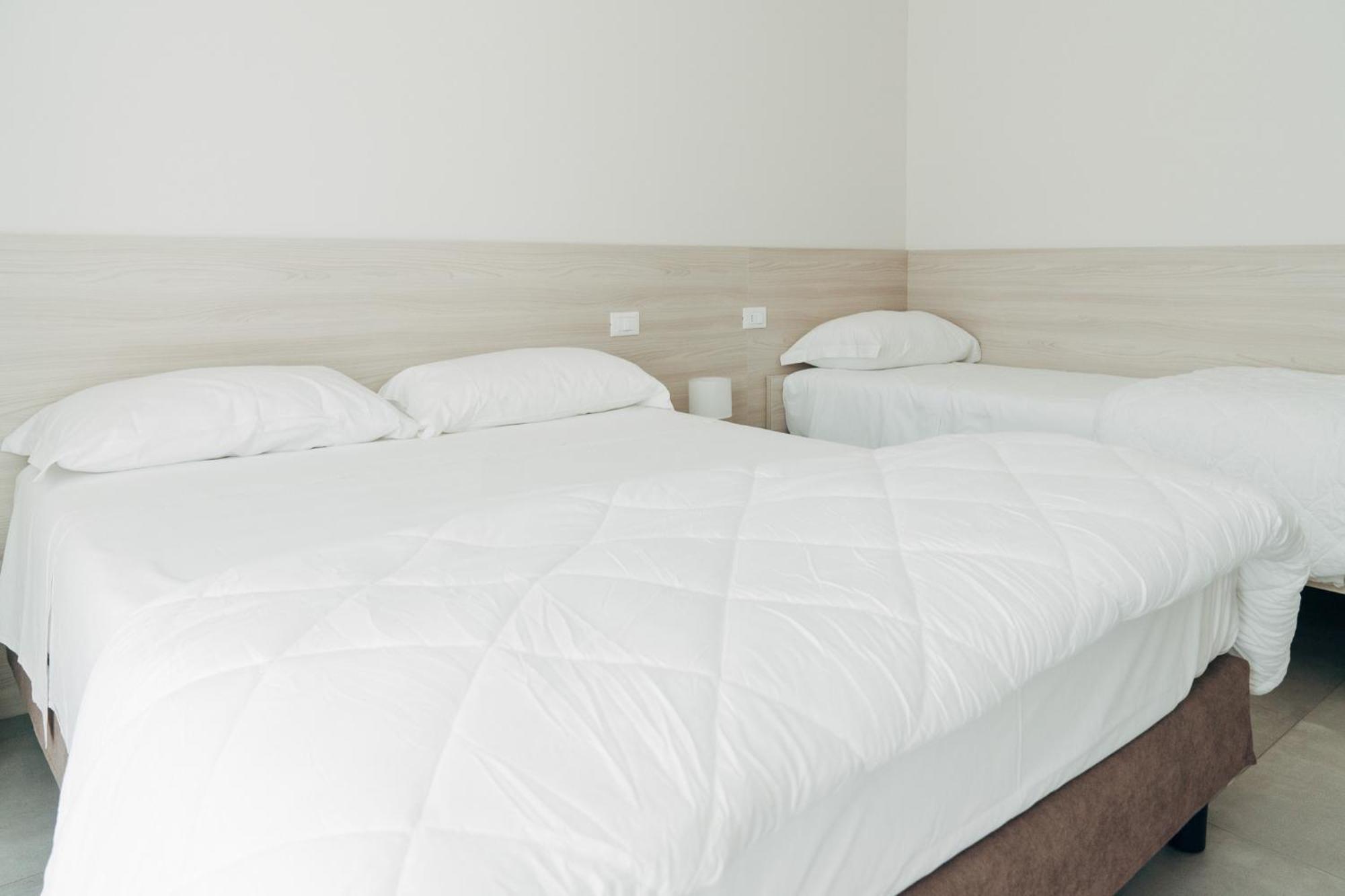The Prince - Luxury Apartments With Pool Peschiera del Garda Bagian luar foto