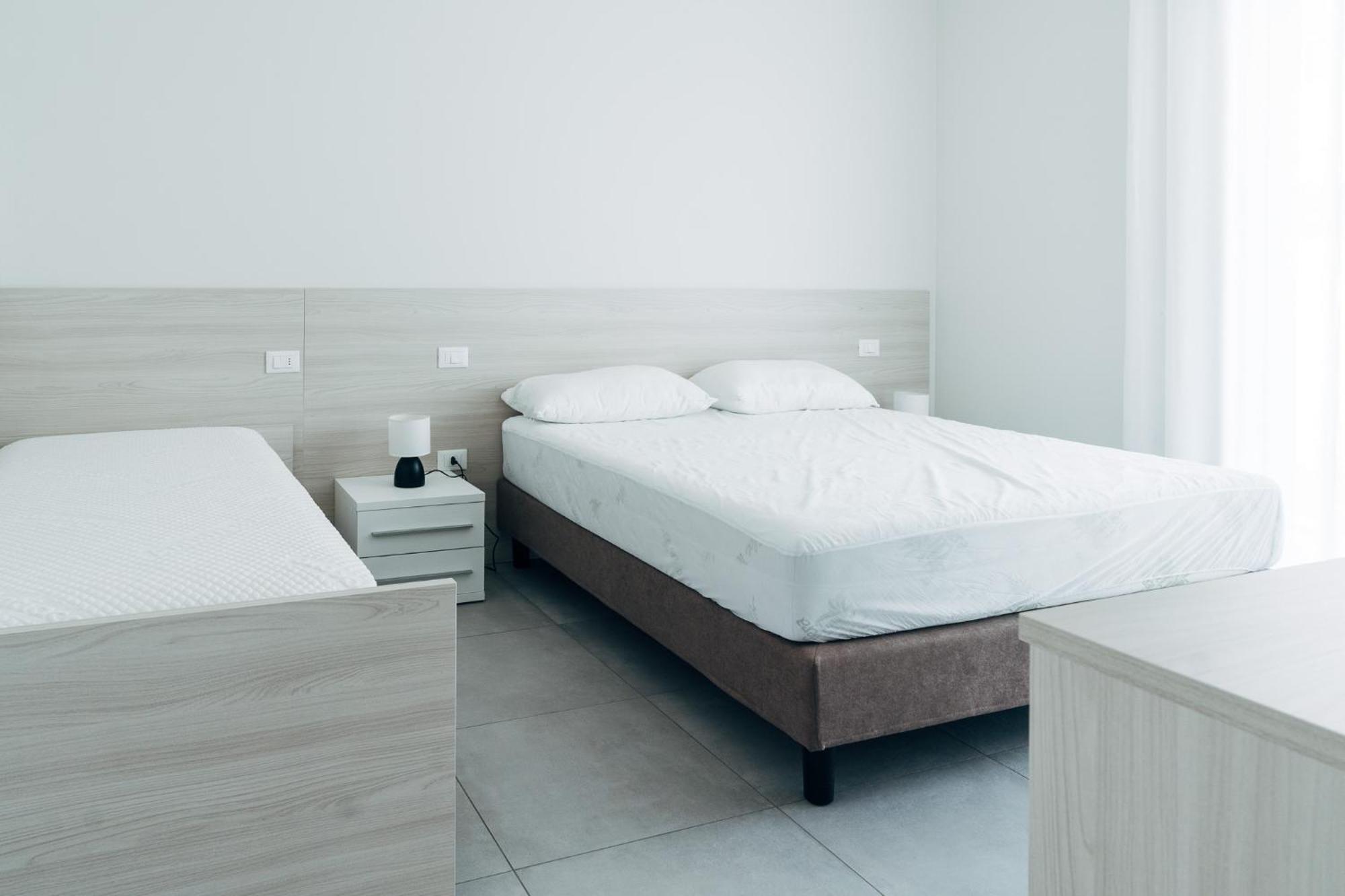 The Prince - Luxury Apartments With Pool Peschiera del Garda Bagian luar foto
