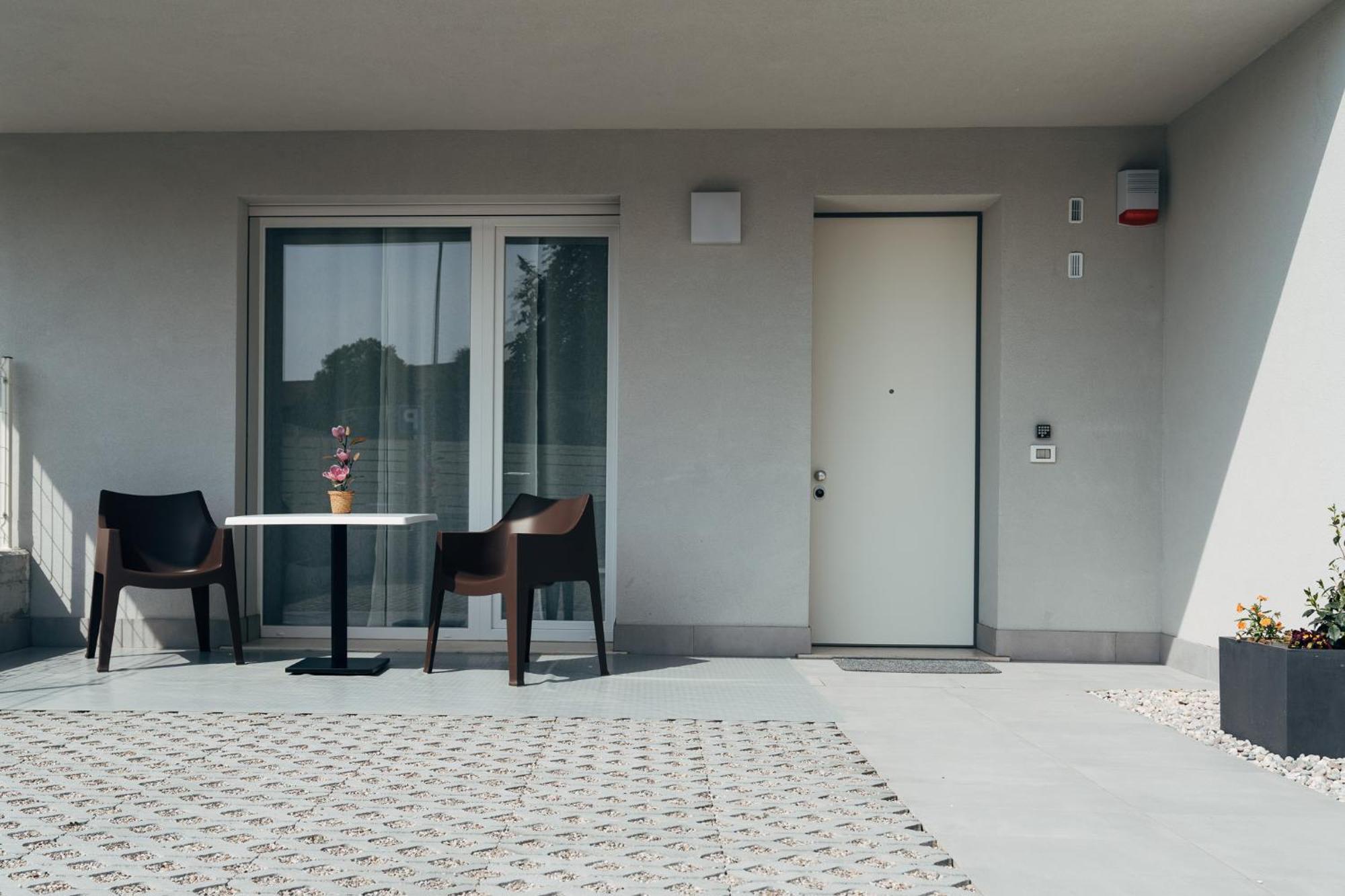 The Prince - Luxury Apartments With Pool Peschiera del Garda Bagian luar foto