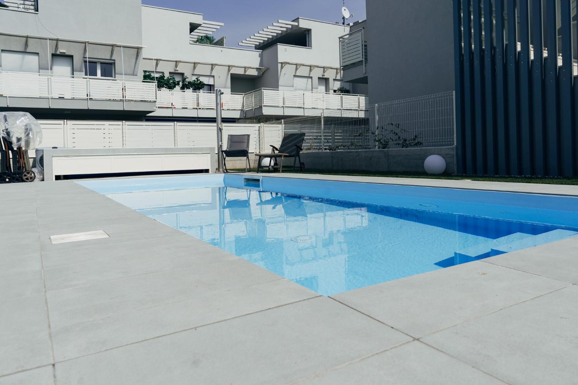 The Prince - Luxury Apartments With Pool Peschiera del Garda Bagian luar foto