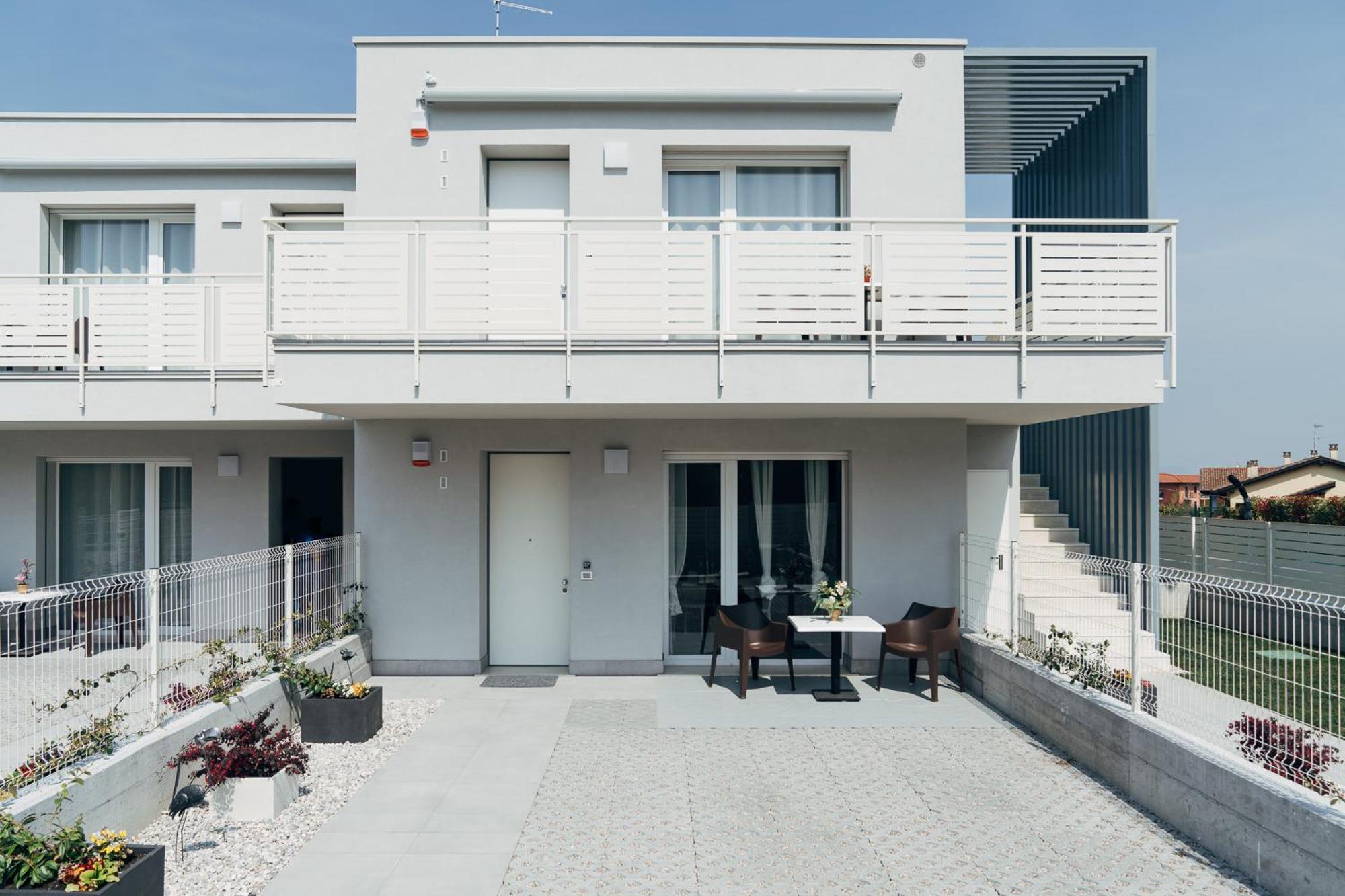 The Prince - Luxury Apartments With Pool Peschiera del Garda Bagian luar foto